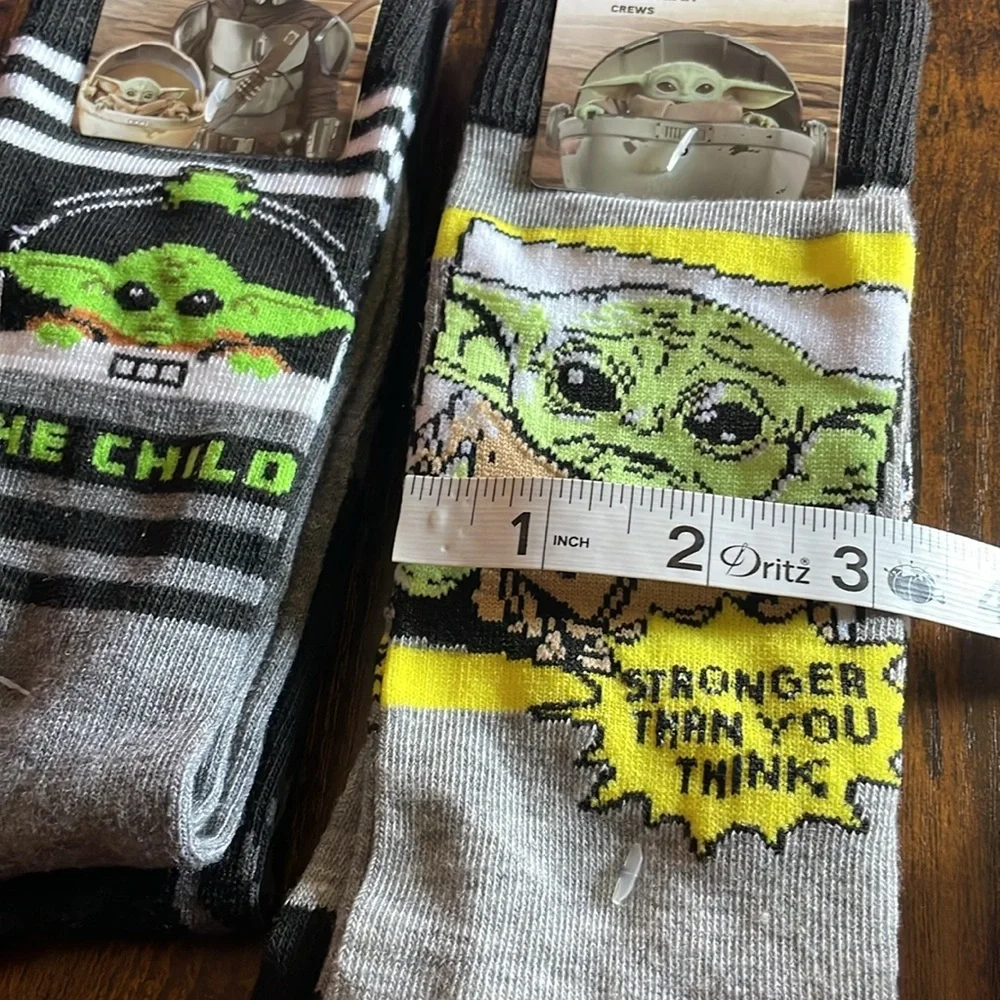 Star Wars Madalorian Crew Socks 5 Pair NWT Grogu Shoe Size 6.5-12 and Bandana